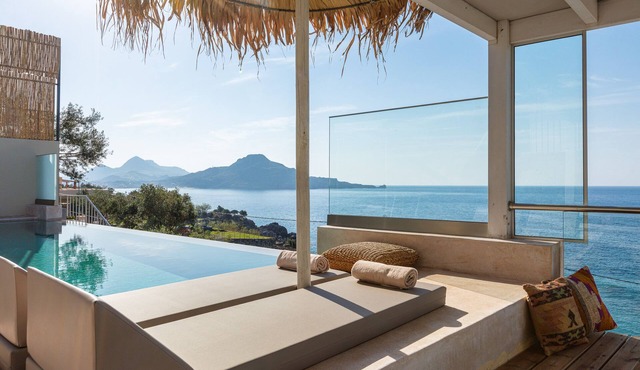 Fotinari Villa II -High quality above a cozy beach