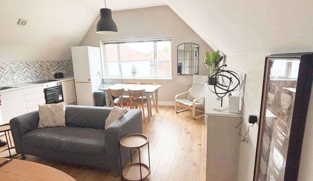 Four Bedroom Apartment in Fantastic Location
