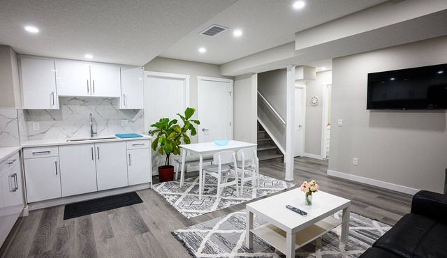 Friendly Legal Secondary Suite Basement (2Bedroom 1Bathroom Kitchen & Laundry)