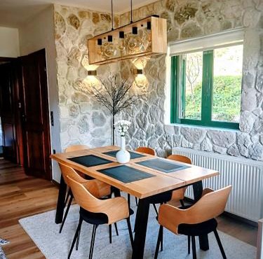 G&J Traditional House