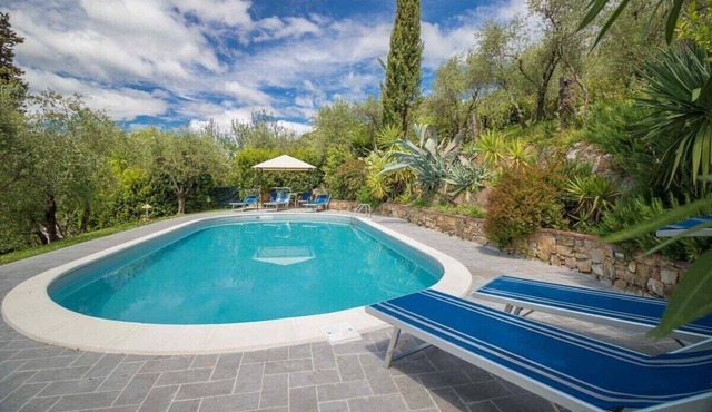 Giglio, private pool villa . A/C & WiFi. Lucca