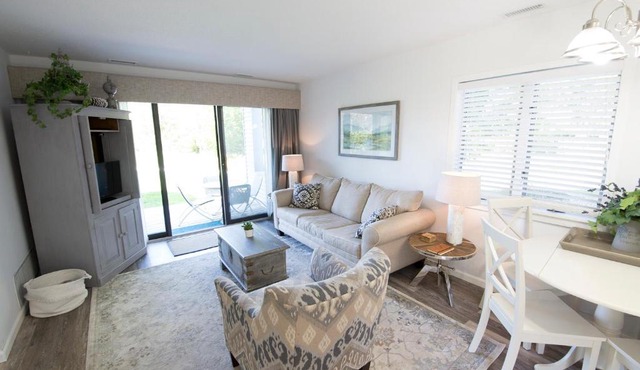 Ｇｏｒｇｅｏｕｓ Ｃｈｉｃ Ｂｅａｃｈ Ｆｒｏｎｔ Ｃｏｎｄｏ