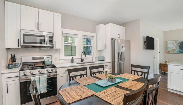 Great Lakes Getaway-Lower Unit - Near Outlet Mall