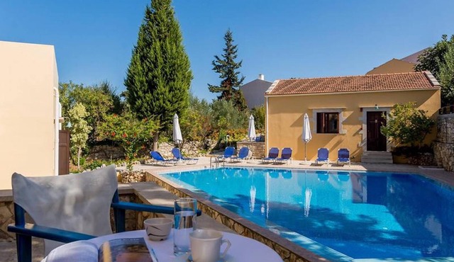 Group Accomodation, Heliopetra Studios And Houses