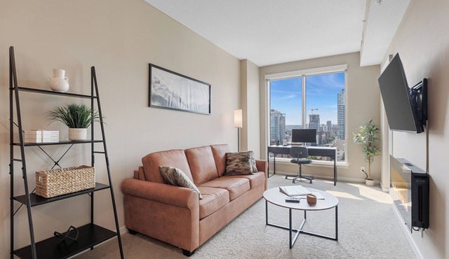 Heart of Downtown Calgary Luxury Condo with Stunning Views and Premium Amenities
