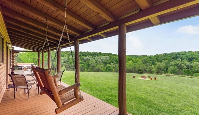 Hillside spacious Lodge in the Heart of Hocking