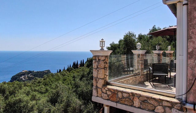 Holiday Accommodation 'Captain Spiros House' with Mountain View & Wi-Fi