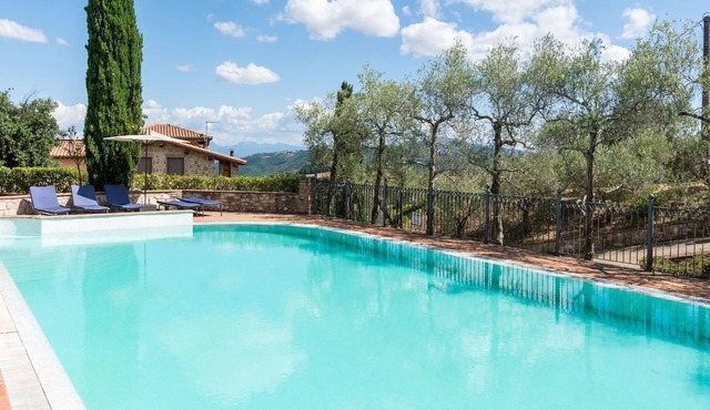 Holiday Home in Collazone with Pool & Sauna