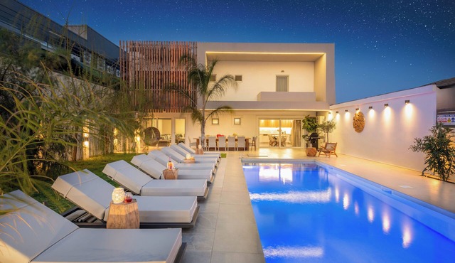 Hypnosis Beachside Villa-Heated Pool-Spasious-Basketball C.-Ping Pong-Projector