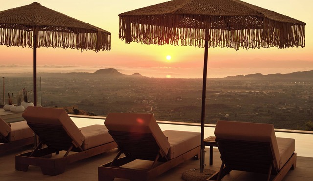 Iconic skyview Segreto Villa – 7 Bedrooms, Massive Pool, Gym & Unrivaled Views.