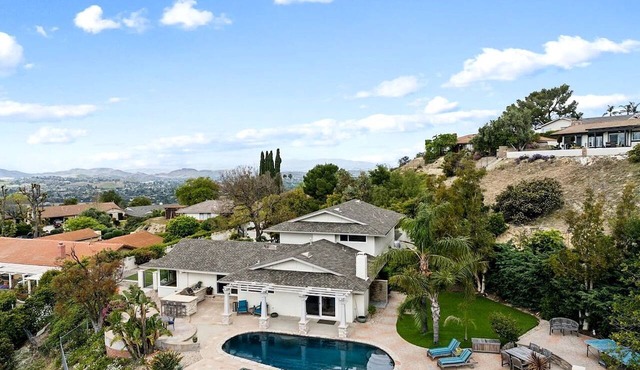 Impressive Cottage with Swimming Pool in Thousand Oaks, California