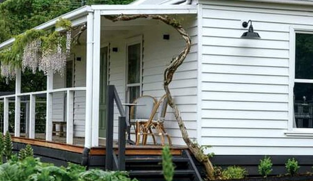 Incredible Cabin with Fire Pit and Barbecue in Daylesford, Victoria