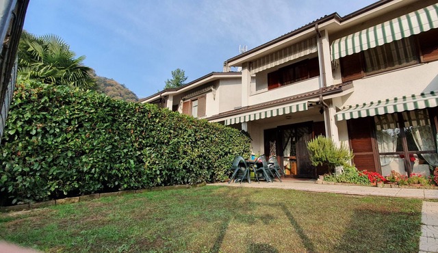 Independent apartment in terraced villa with garden.