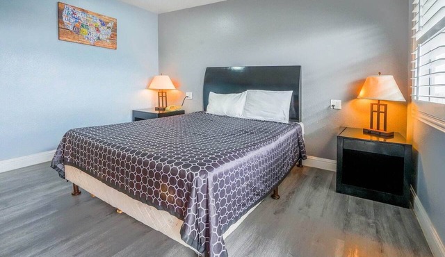 King Bed Accessible Non-Smoking