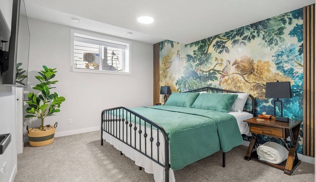 King Bed, Full Kitchen, Self Check-In Free Parking, Family Dining, Washer Dryer