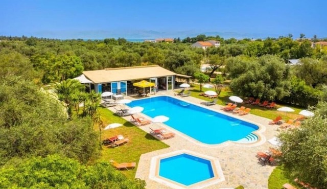 Kosmas Deluxe Studio – A Sun-Kissed Escape in Roda