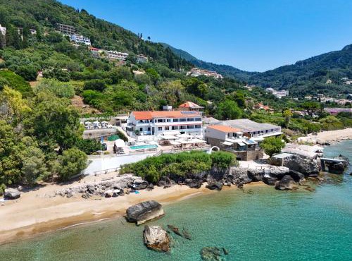 Kostas Beachfront Suite