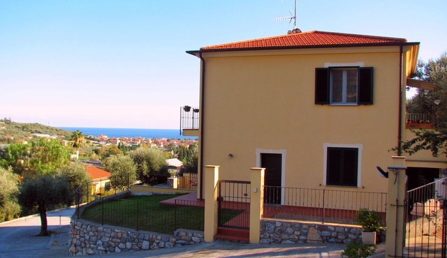 La Meloria: Private Terrace and Garden with BBQ - 2 Km from Diano Marina Beaches