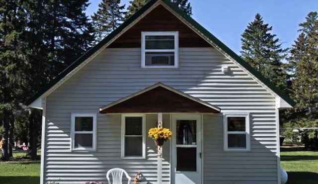 Lake Cabin Perfect for a Groups Escape and Outdoor Sports in Carp Lake, Michigan