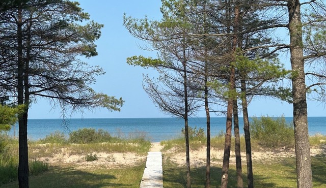 Lake Huron Private Beach Retreat on 120' Sugar-Sand Beach
