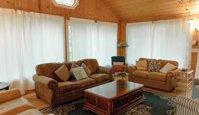 Lake Retreat - Sleeps 18 - Beach & Lake Access