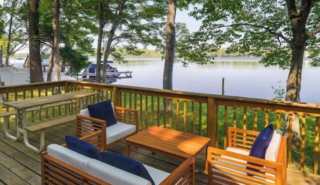 Lakefront cottage on Crawford Lake with 2 kayaks, private dock, and outdoor seating. Large driveway for ATV trailers with direct trail access. Near golf courses, other lakes, and just 35 minutes to Traverse City. The perfect summer escape! 🌊☀️