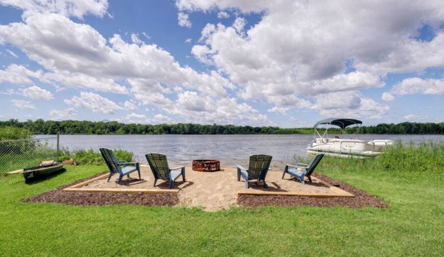 Lakefront Retreat w/Kayak, Deck & Fire Pit!