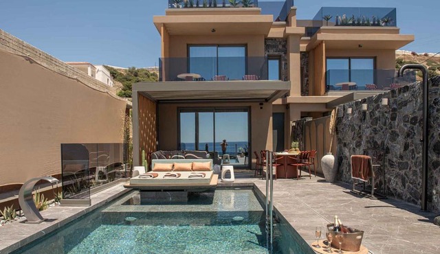 Lapis Nera Villas - Beachfront & "Free" Heated Pools