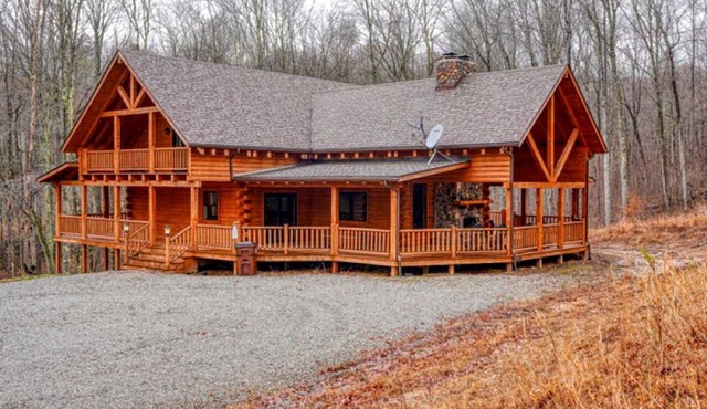 Large Cabin Rental with Games Room and Hot Tub in Logan, Ohio