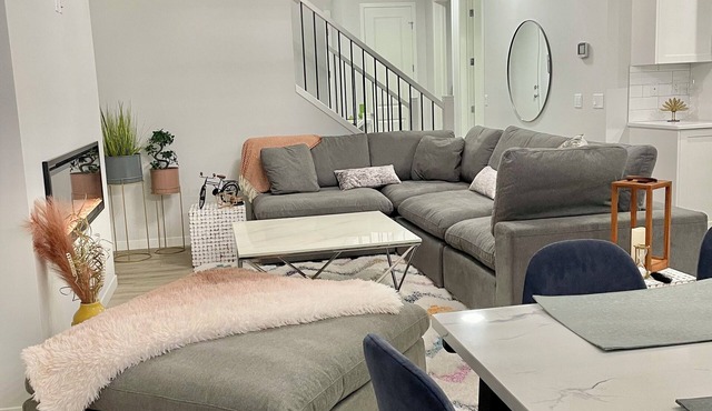 Livingston Gem: 5BR Home with Chef's Kitchen