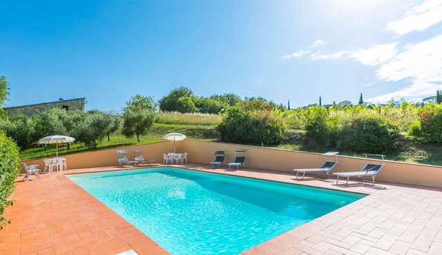 Lovely apartment in villa for 6 people with WIFI, pool, A/C, TV, patio and panoramic view