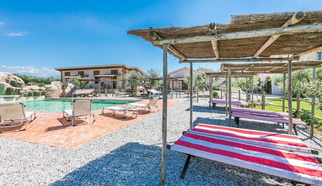 Lovely apartment for 5 people with WIFI, pool, A/C, terrace and pets allowed
