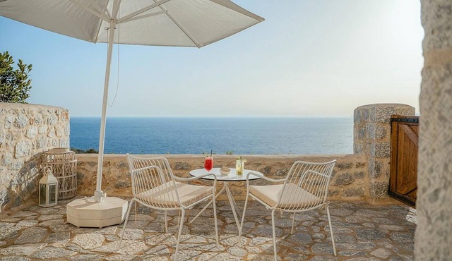 Lunarae Suite, Divine Sea Views, Furnished Terrace, Shared Pool, Gym and Home.