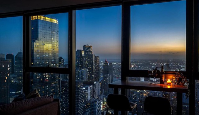 Luxe 3BR Skyline Sunset Residence Level 63 - CBD Views, Parking, Pool, Sauna, Gym