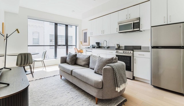 Luxe Nob Hill 1BR w/Pet Area & Rooftop, nr Hospital, by Blueground