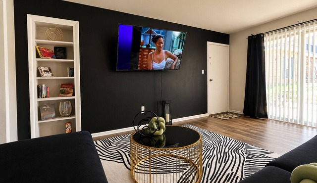 Luxury 1-BR Retreat– 2 Minutes from Indy 500 track