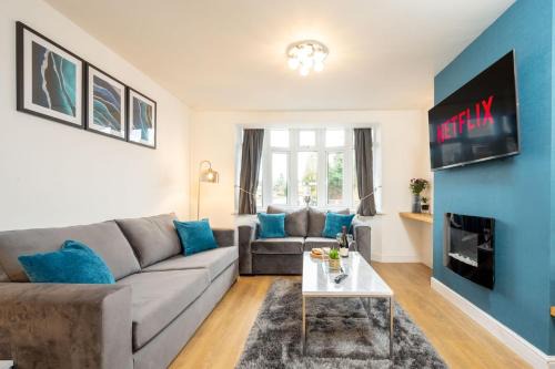Luxury 4 Bedroom House With Parking