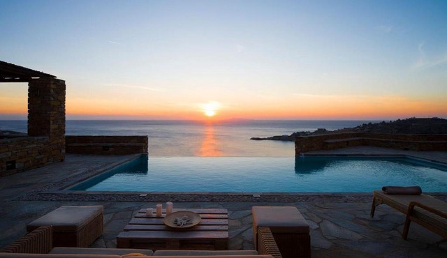 Luxury Cycladic Villa-Enjoy Infinity Pool Sunsets in Koundouros