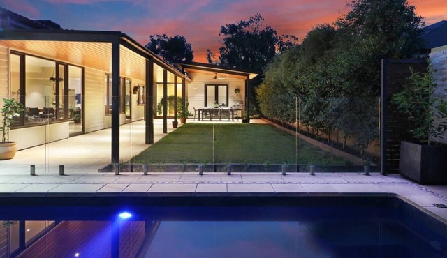 Luxury Family Getaway|Pool|Open Fire|Chefs Kitchen|Sleeps 10