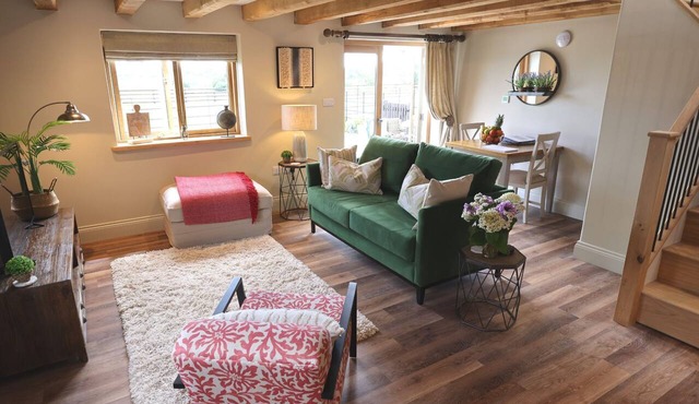 Luxury Hot Tub Retreat Near Stratford-upon-Avon & Cotswolds