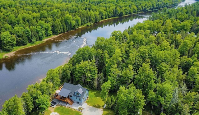 Luxury Northwoods Retreat · Hot Tub · Sleeps 12