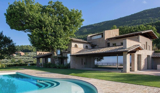Luxury villa overlooking Assisi valley