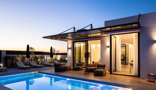 Luxury Villa, steps to amenities, BBQ, Ping-Pong!