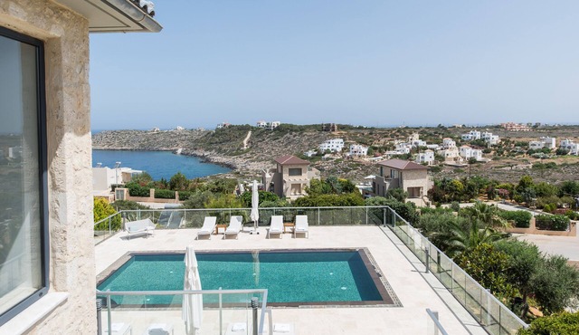 Luxury villa with private swimming pool, family friendly