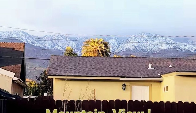 M2-Bungalow Home Quiet & safe 3bedroom 2 bath Foot of the mountain Kingbed!