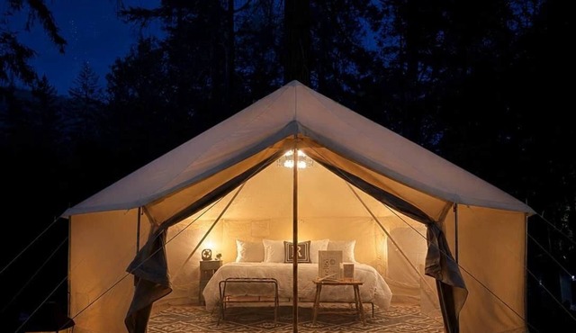 Majestic View | King Room at Radio Ranch (Tub)