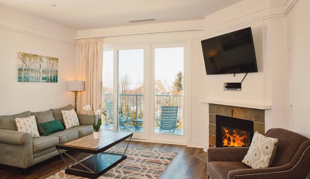 Maritime Lakeview Suite 317: Cozy 2-bedroom condo with stunning lake views in Bay Harbor, MI.