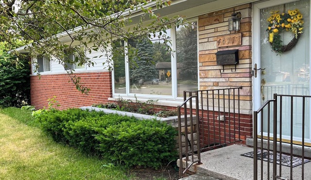 Mid-century modern ranch for rent in the desirable neighborhood of Shelby Twp.