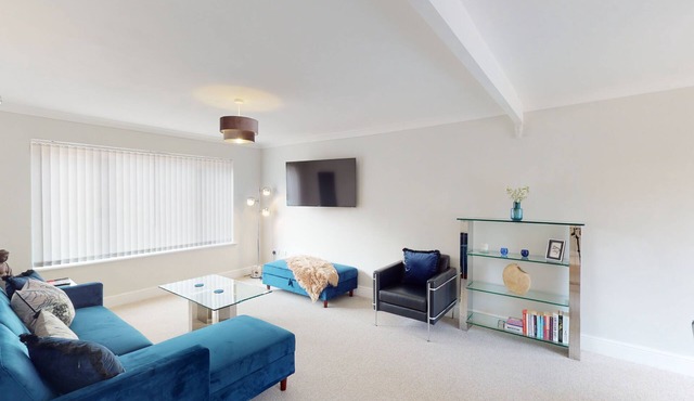 Mill Stream Passage | Oxford Holiday Let | 3 Beds & Sleeps 5