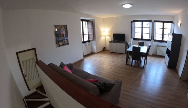 Milton House - Two Bedroom Apartment, Sleeps 6